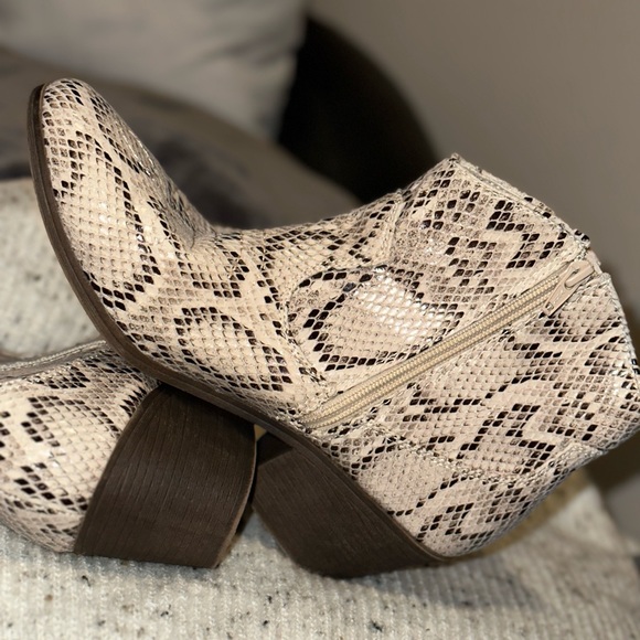 Snakeskin Fashion Cowboy Boots Ankle Booties - Picture 5 of 6